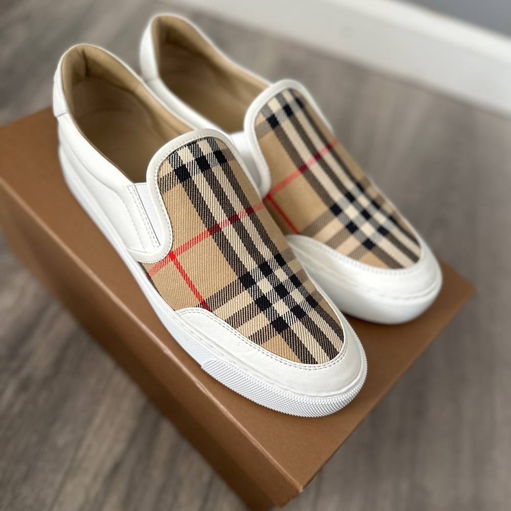 New Burberry slip on sneakers NWT